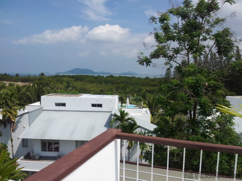 Beautiful 3-Bedroom Penthouse with Roof..