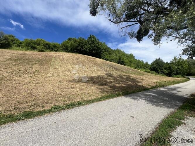 Građevinsko zemljište 4.712 m2 - Kozjak Začretski - 37.000 € - 2