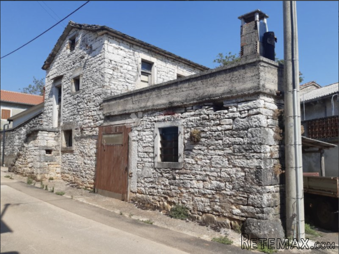 Kamena kuća za renovaciju u Pilatima - 2