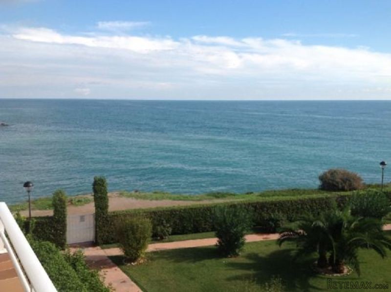 Nice Apartment In First Line, With Pool..