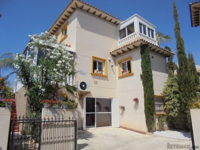 4 Bedrooms - Villa - Alicante - For Sale