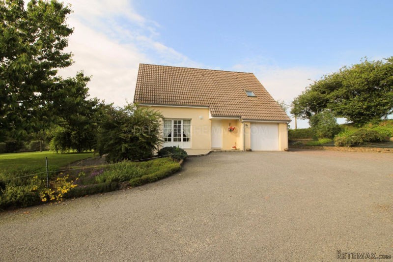 Countryside Villa Set Near The Shops