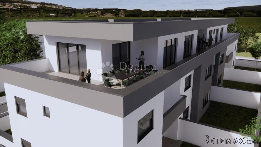 Funkcionalan trosoban stan s dvorištem - 3