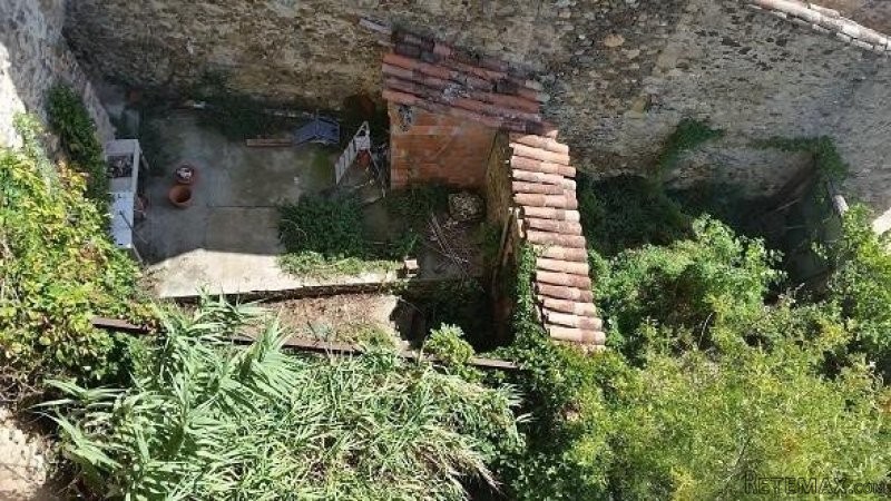 Stone Village House To Renovate With 65.. - 2
