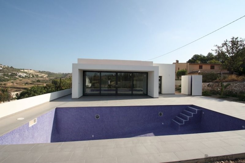 Fabulous Modern Style 3 Bed 2 Bath.. - 2