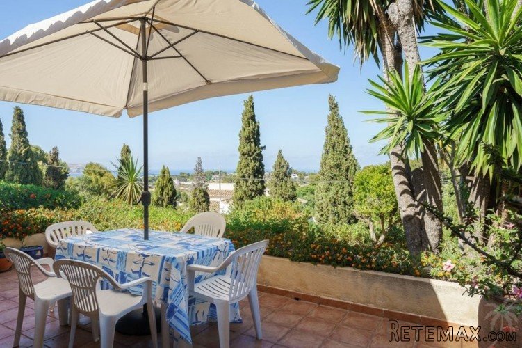 Magnificent traditional style villa on one floor with views.. - 4