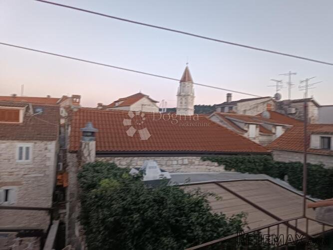 Hitno!!!Kamena kuća u centru Trogira