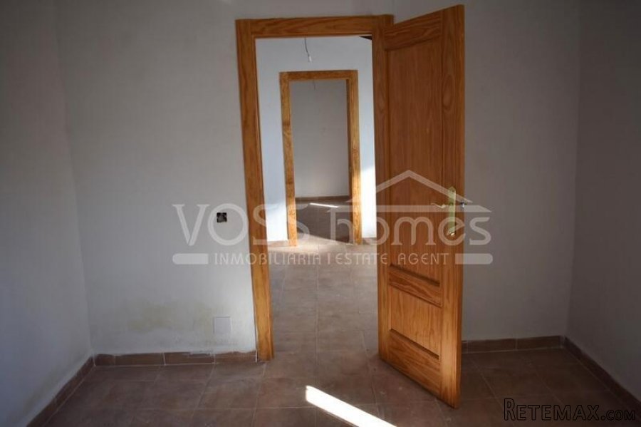 EXCLUSIVE LISTING TO VOSS HOMES - BARGAIN Large country.. - 2