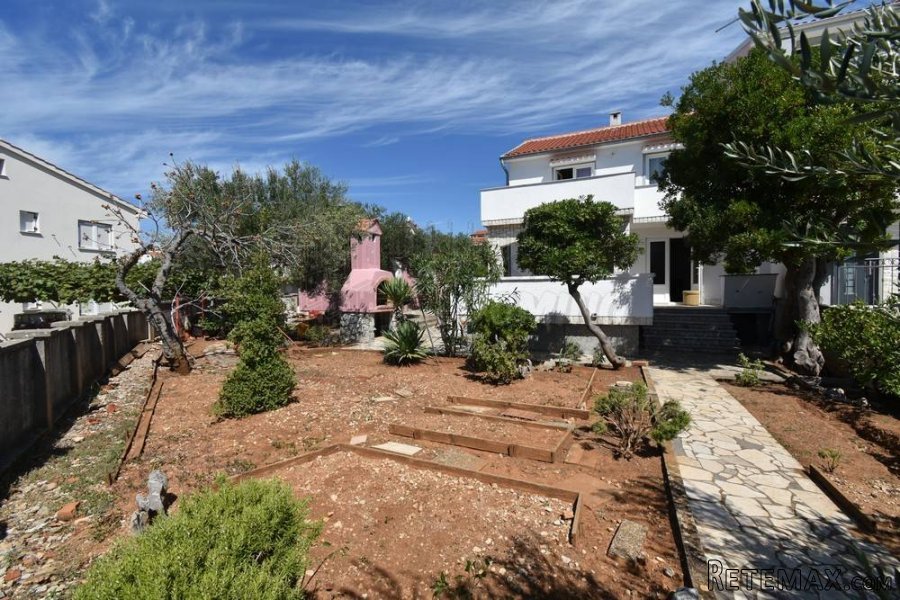 Kuća s lijepim vrtom i pogledom, grad Krk! - 2