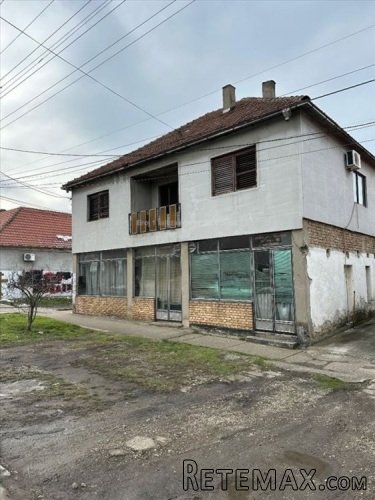 Kuca u samom centru Starih Banovaca - 2