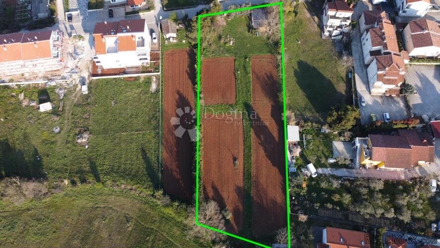 Prelijepo zelenilom osunčano građevinsko zemljište - 2