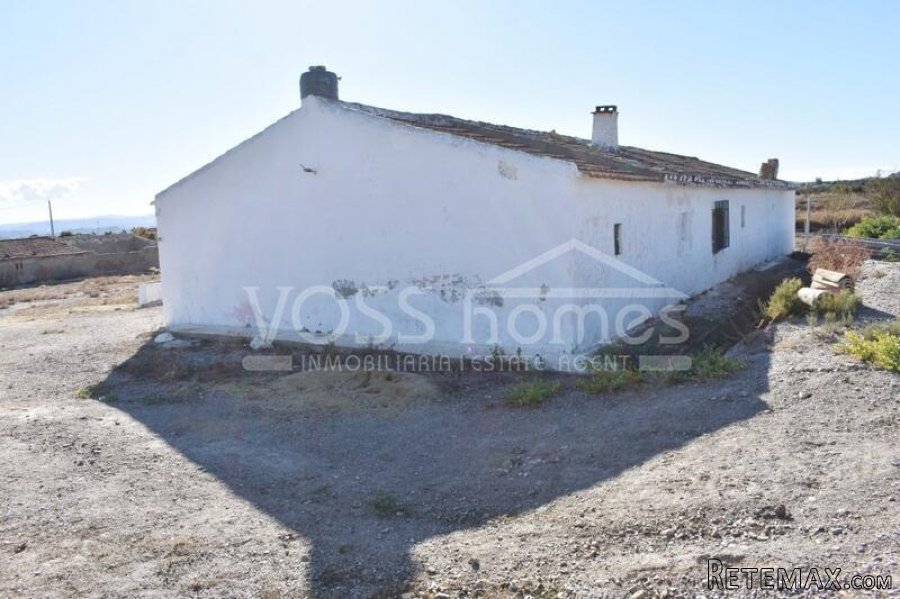 EXCLUSIVE LISTING TO VOSS HOMES - BARGAIN Large country.. - 5