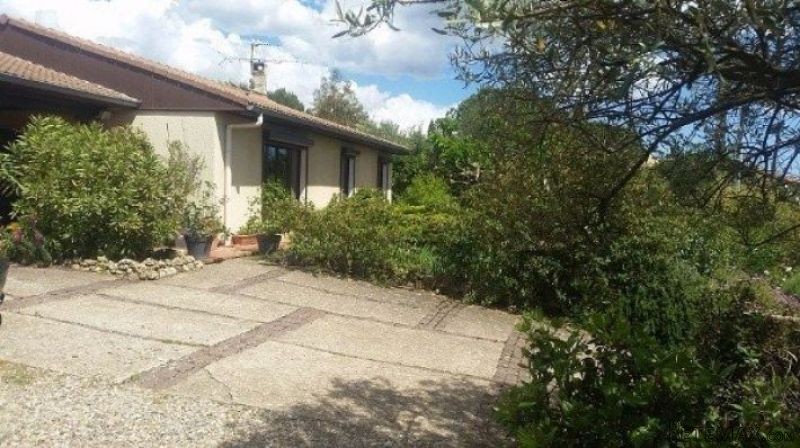 Villa on Constructible Plot of 1607m2 - 2