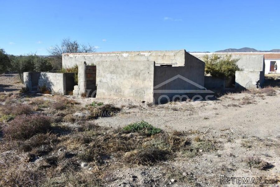 EXCLUSIVE LISTING TO VOSS HOMES - BARGAIN Large country.. - 9