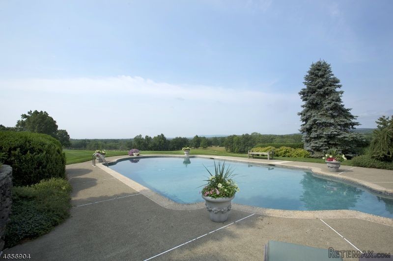 6 bedroom Detached House For Sale: 650.. - 2
