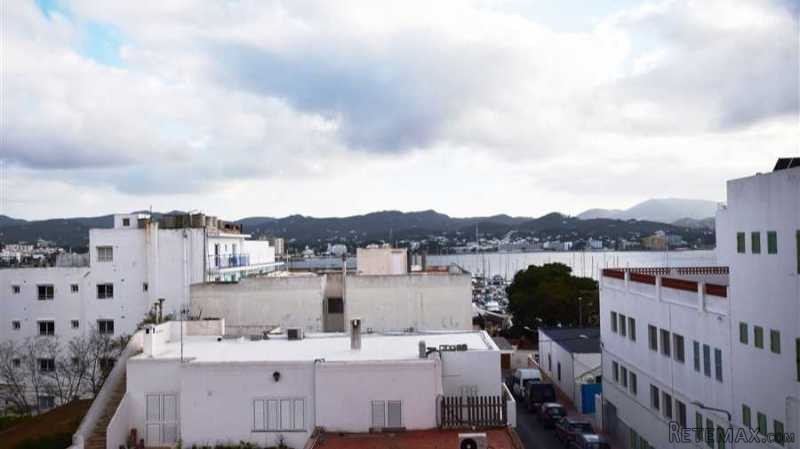 Duplex apartment to renovate 200m from..
