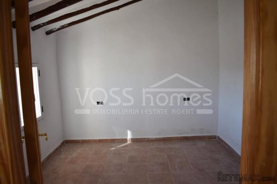 EXCLUSIVE LISTING TO VOSS HOMES - BARGAIN Large country.. - 10