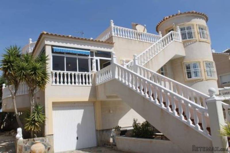 4 Bedroom 3 Bathroom Villa In Los.. - 2