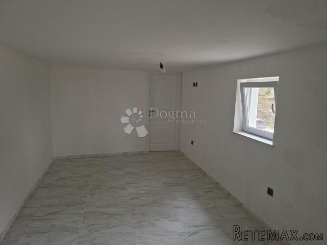 Kuća sa dva stana na top lokaciji - 3