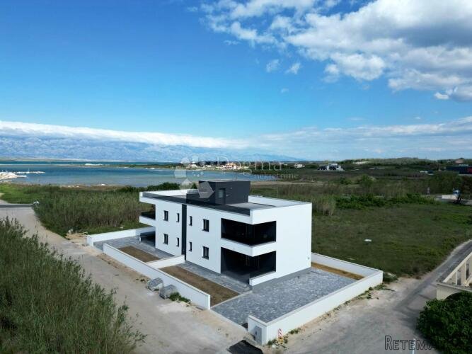 PRIVLAKA - MODERAN PENTHOUSE S4 SA KROVNOM TERASOM - 3