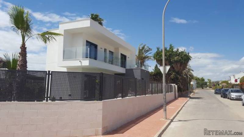 3 Bedroom 3 Bathroom Villa In San..