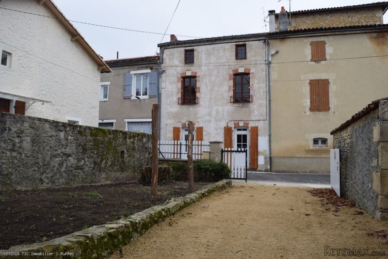 4 Bedroom Townhouse In Ruffec With..