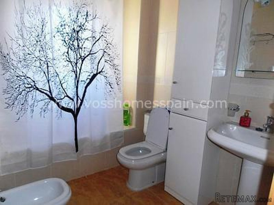A bargain, well presented, 3 bed, 2 bath triplex 2 storey.. - 5