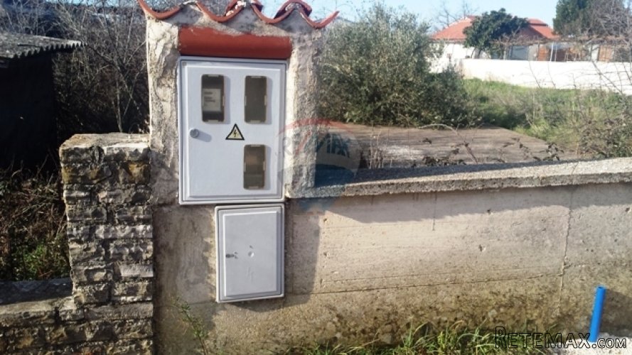 GRAĐEVISNKI TEREN SA STRUJOM I VODOM U PULI - 4