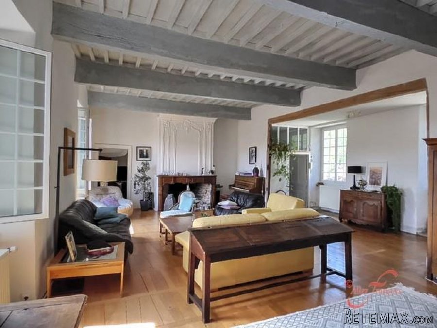 St Céré (Lot) - Chateau 'en-ville' with numerous options. L.. - 7