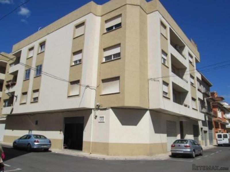 3 bedroom, 2 bathroom Apartment, (build..