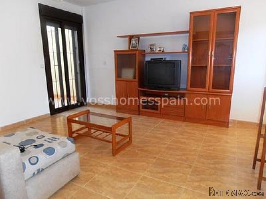 A bargain, well presented, 3 bed, 2 bath triplex 2 storey.. - 9