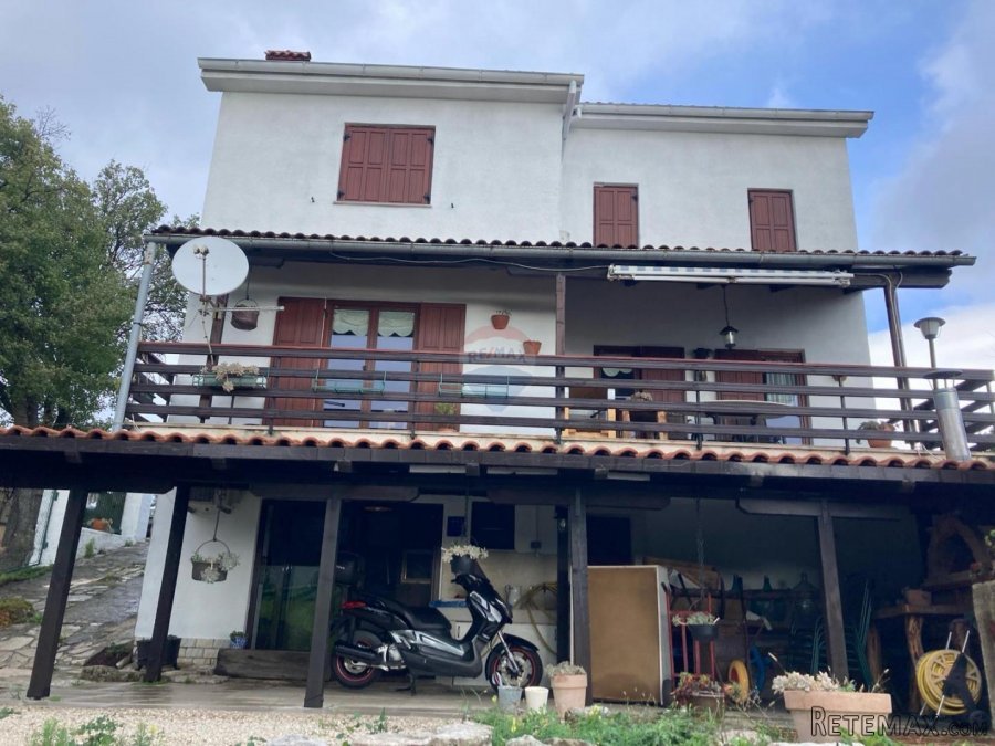 Mošćenička draga, bliža okolica, samostojeća kuća 195 m2, pr - 9