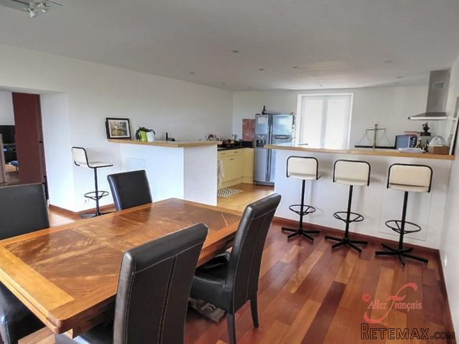 St Céré (Lot) - Chateau 'en-ville' with numerous options. L.. - 9