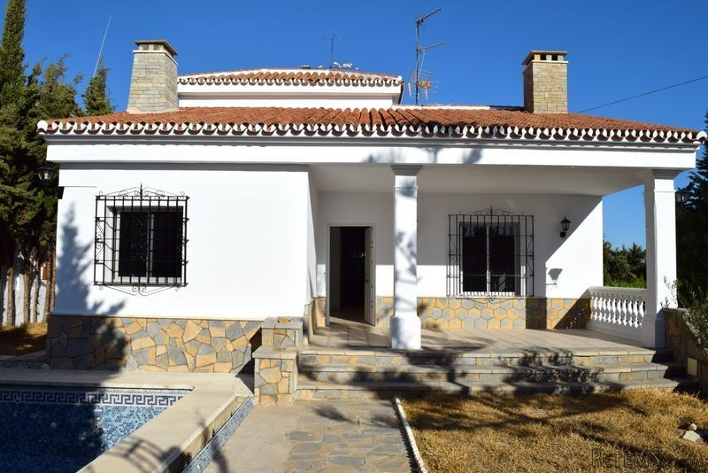 Villa for Sale in Benajarafe 350.000..