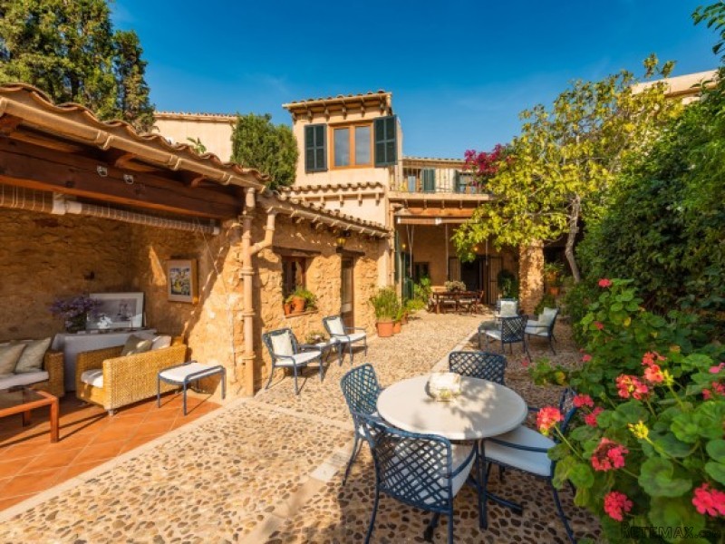 Charming Townhouse With Pool In Santa..
