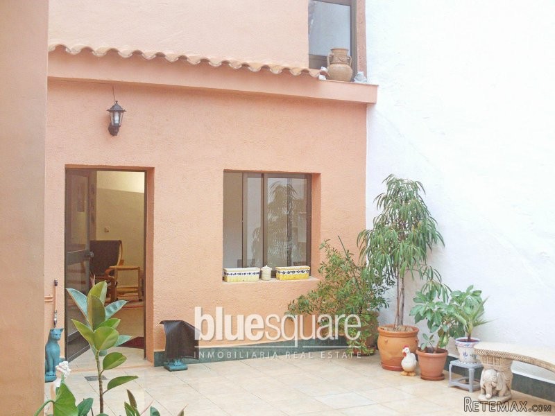 Fully reformed townhouse in Tormos with..