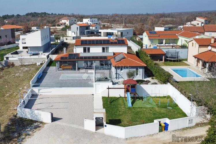 PREKRASNA VILA U ZELENILU NA MIRNOJ LOKACIJI - 2