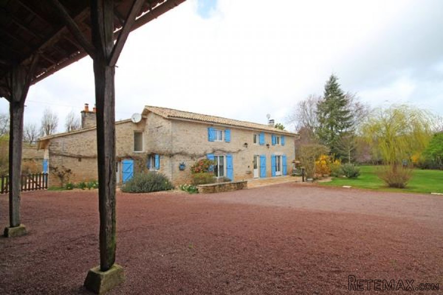 Vançais (79) - Immaculate detached 5bed/4bath stone house with.. - 2