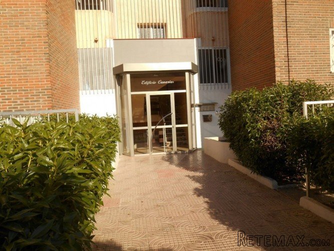 2 Bedroomed Apartment with Community Pool 100 metres from.. - 3