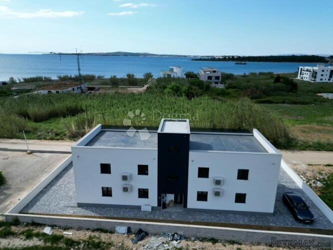 PRIVLAKA - MODERAN PENTHOUSE - KROVNA TERASA - 3