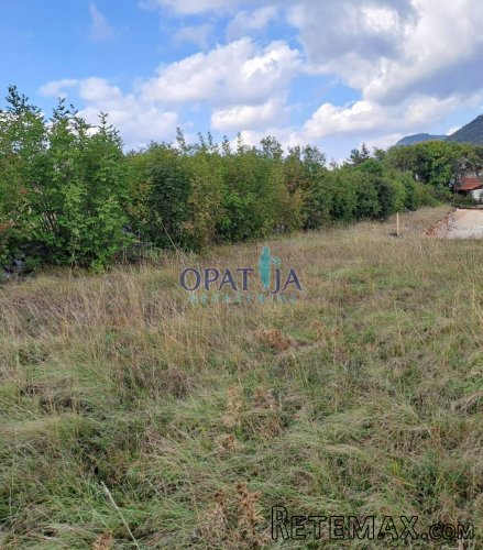 Lupoglav - Građevinski teren s projektom !