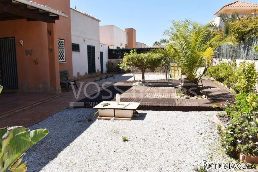 NEW LISTING & EXCLUSIVE TO VOSS HOMES - A modern, homely.. - 6