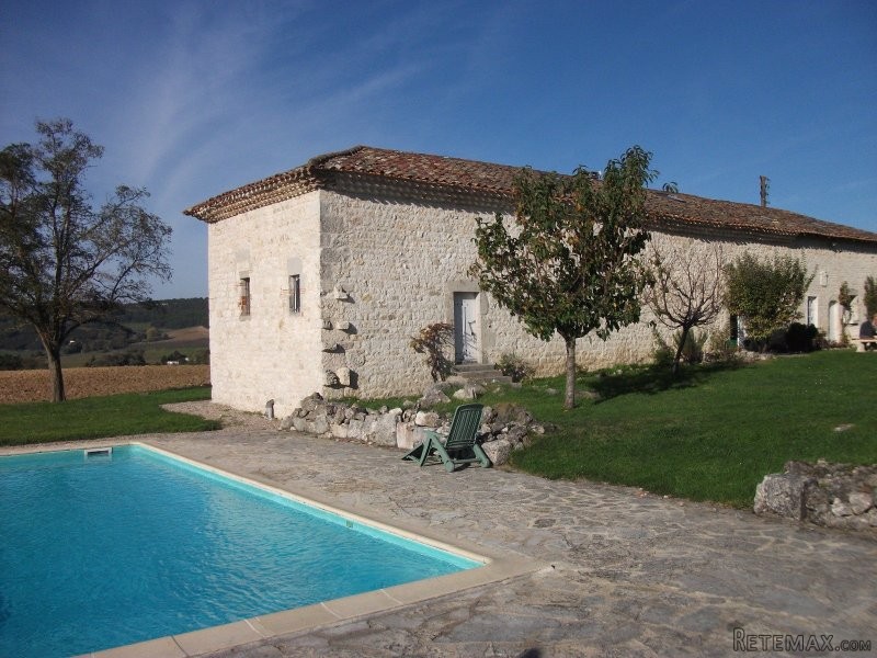 Country House with Swimming Pool