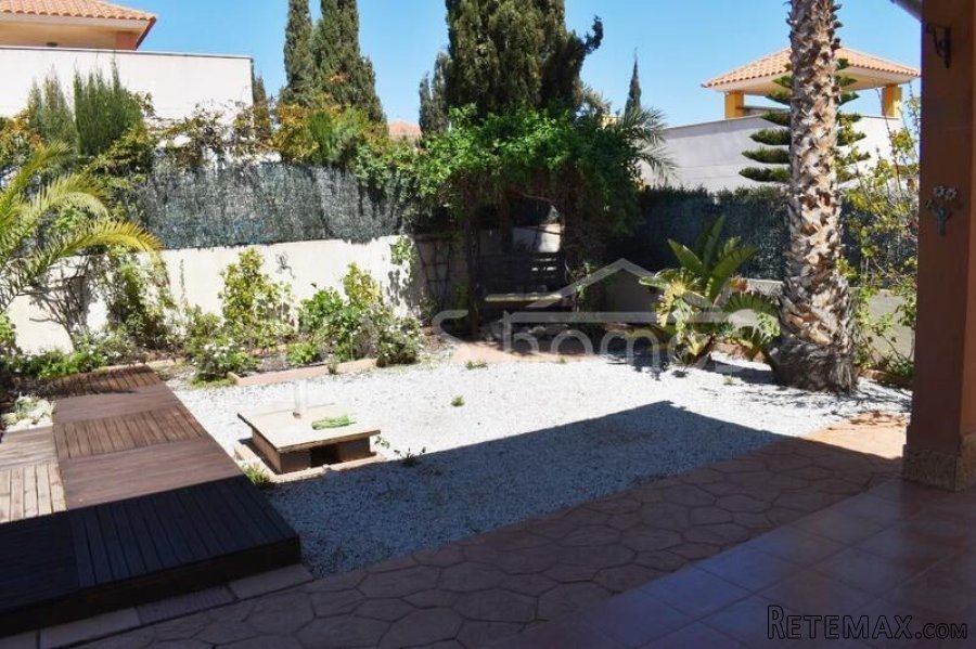 NEW LISTING & EXCLUSIVE TO VOSS HOMES - A modern, homely.. - 7