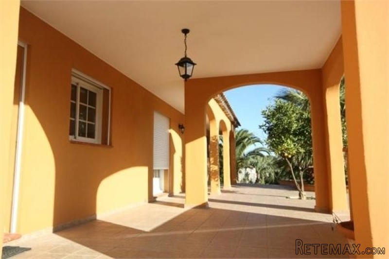 Stunning Villa With Lots Of Land.. - 2
