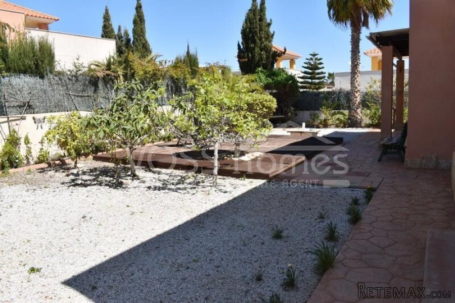 NEW LISTING & EXCLUSIVE TO VOSS HOMES - A modern, homely.. - 8