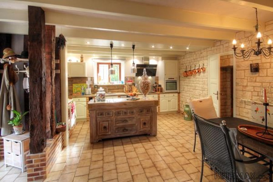 Vançais (79) - Immaculate detached 5bed/4bath stone house with.. - 8