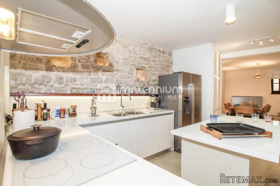 Istra, Bale, prekrasno uređena kamena vila - 9