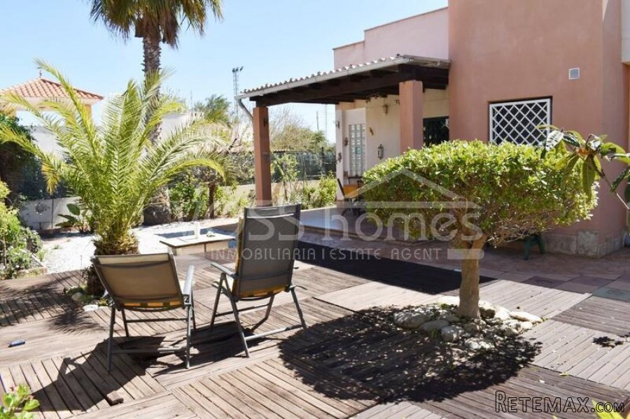 NEW LISTING & EXCLUSIVE TO VOSS HOMES - A modern, homely.. - 10