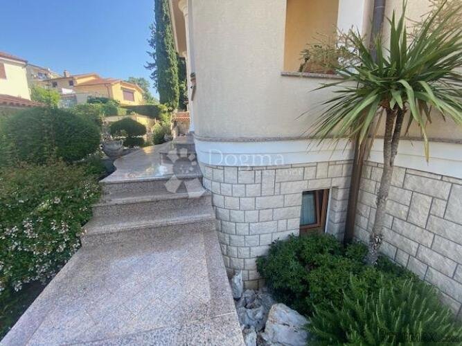 Obiteljska vila s velikim terasama, 150 metara od mora ! - 2